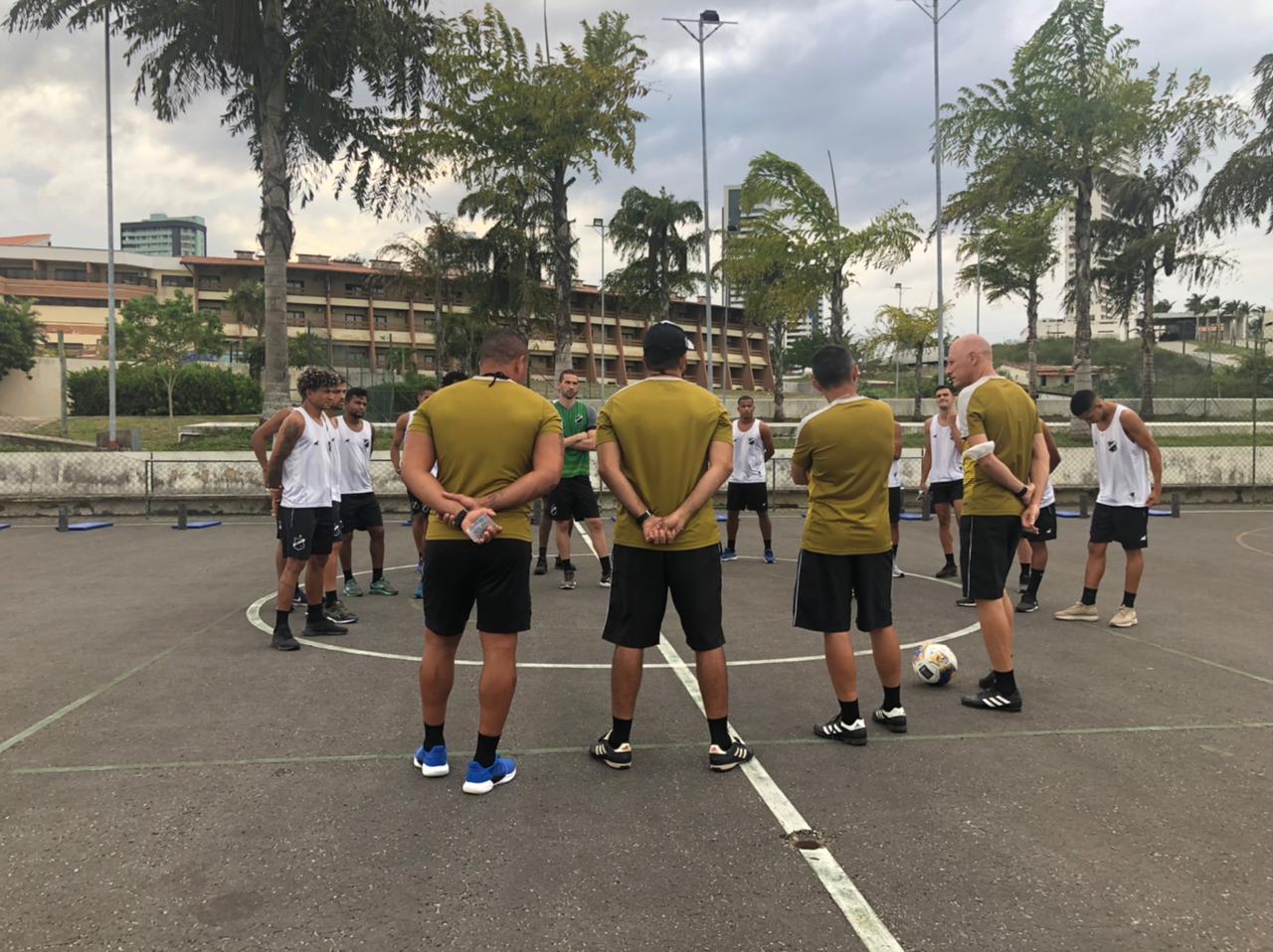 Grupo Volta Aos Trabalhos E Faz Treino Regenerativo No Hotel Abc Fc