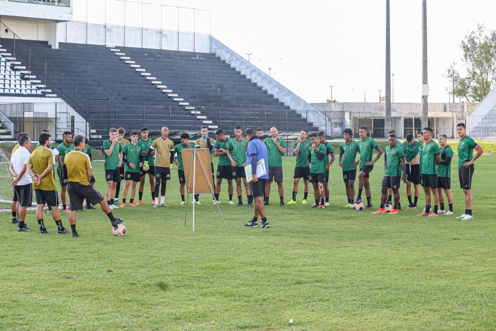 Grupo Aprimora As Finalizações E Faz Trabalho Tático Preparatório Abc Fc